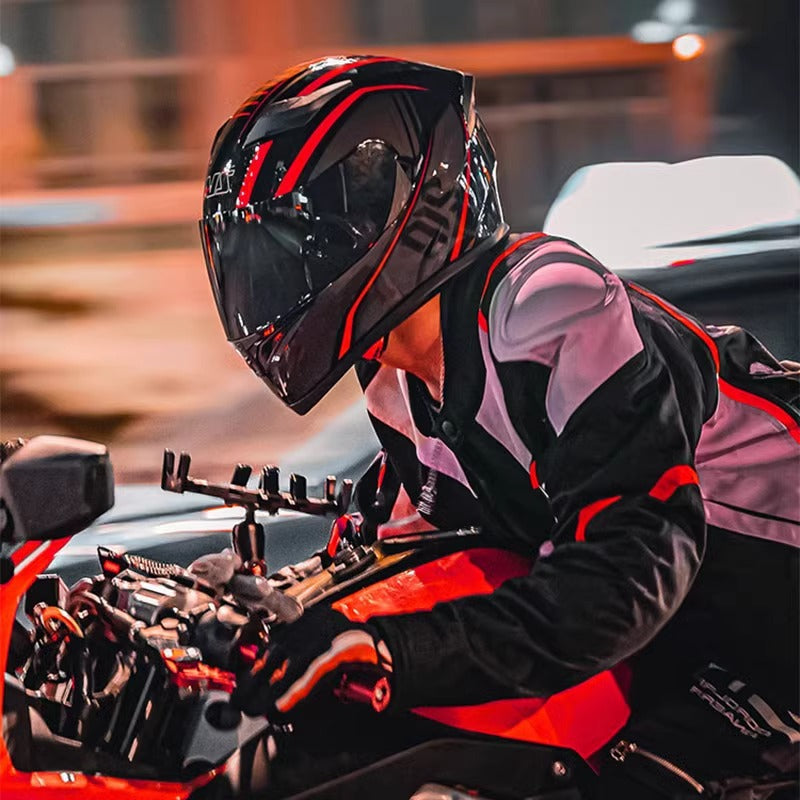 Rider in the Static full-face helmet leaning over the bars of a motorcycle